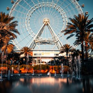 Family planning an Orlando holiday on a budget